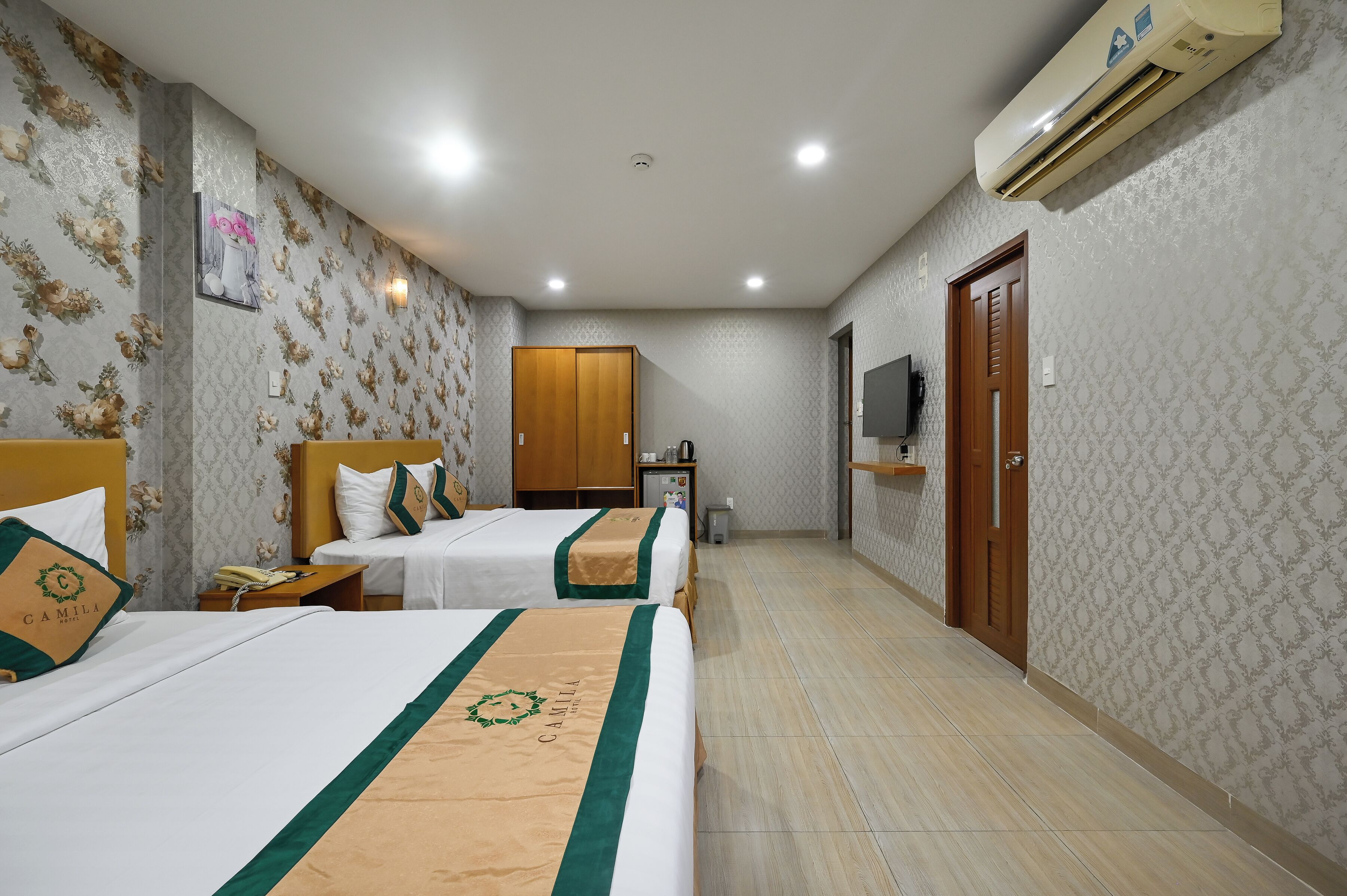 family room | 1 bedroom, desk, laptop workspace, free wifi