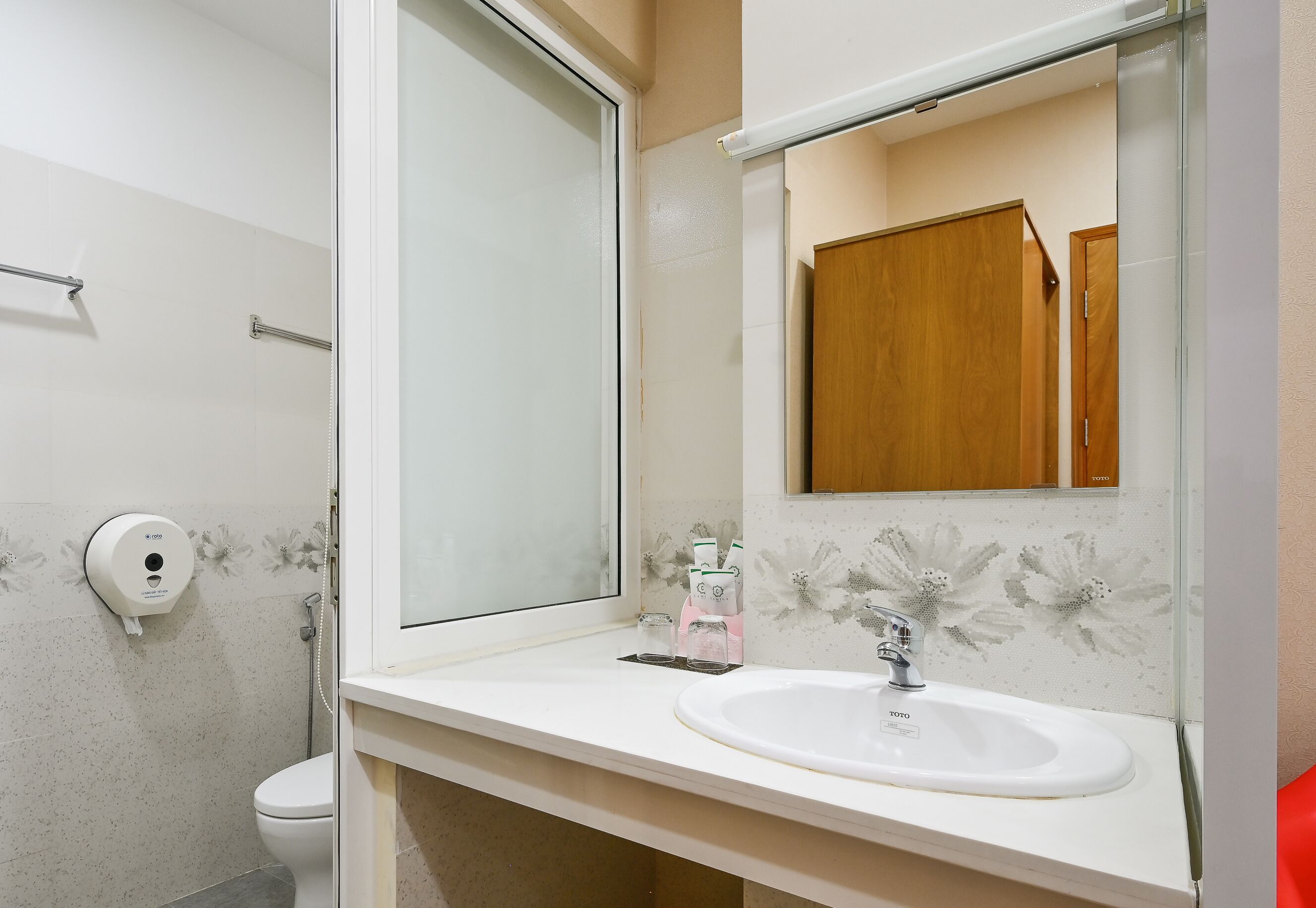 deluxe triple room | bathroom | shower, hydromassage showerhead, designer toiletries, hair dryer
