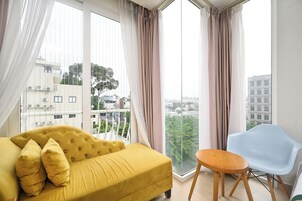 Habitación Premier doble (Deluxe) | Escritorio y espacio para trabajar con un portátil