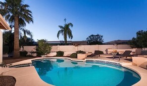 Outdoor pool - Ryan's Resort By Signature Vacation Rentals (Scottsdale)