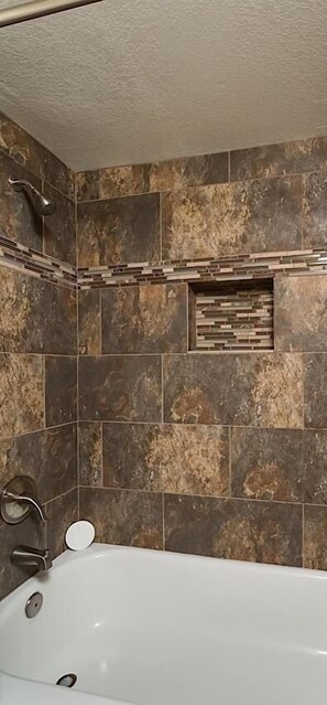 Apartment, 2 Schlafzimmer, Poolblick | Dusche im Bad
