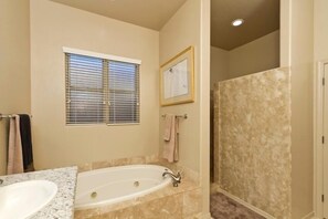 Condo, 3 Bedrooms | Bathroom | Combined shower/tub, hair dryer, towels, shampoo