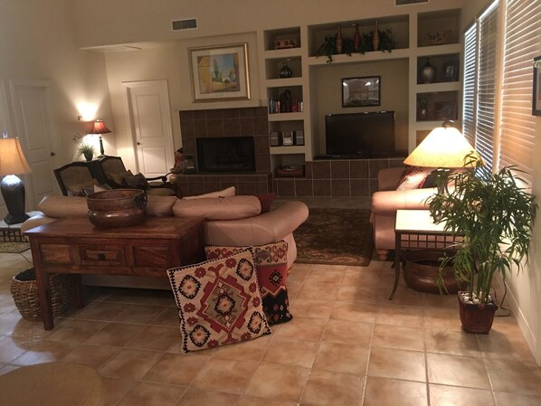 House, 3 Bedrooms | Living area