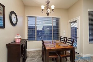 Apartamento, 4 habitaciones | Servicio de comidas en la habitación