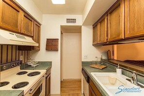 Condo, 2 Bedrooms | Private kitchen