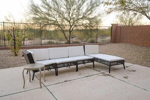 Apartment, 4 Schlafzimmer | Wohnbereich | DVD-Player