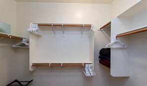 Condo, 4 Bedrooms | Kemudahan bilik