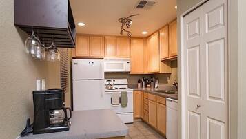 Condo, 1 Bedroom, Mountain View | Private kitchen | Fridge, microwave, coffee/tea maker