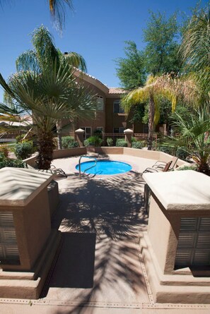 Outdoor spa tub - Paradise Found By Signature Vacation Rentals (Scottsdale)
