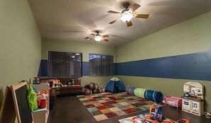 Children’s play area – indoor - Palm Valley By Signature Vacation Rentals (Goodyear)