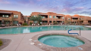 A hotel with a pool area, including a hot tub and lounge chairs. - Overlook Chalet By Signature Vacation Rentals (Scottsdale)
