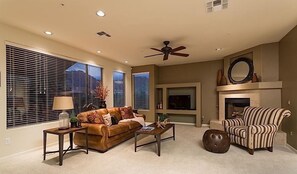 Chalet, 2 habitaciones | Área de sala de estar | Reproductor de DVD