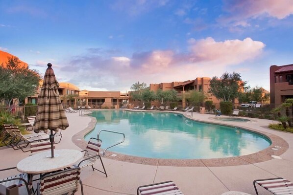 حمام سباحة خارجي