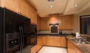 Chalet, 2 Bedrooms | Private kitchen