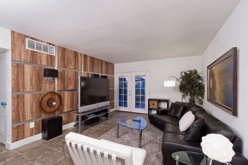 Old School By Signature Vacation Rentals