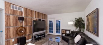 Old School By Signature Vacation Rentals