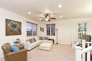 Apartment, 3 Schlafzimmer | Wohnbereich