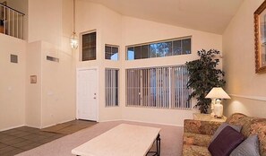 Condo, 5 Bedrooms | Living area