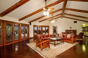 單棟房屋, 3 間臥室 | 客廳 | DVD 播放機