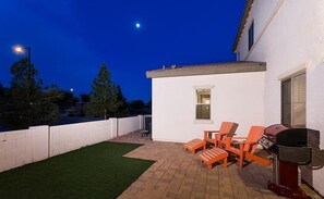 BBQ/picnic Area - Madelines Cottage By Signature Vacation Rentals (Surprise)