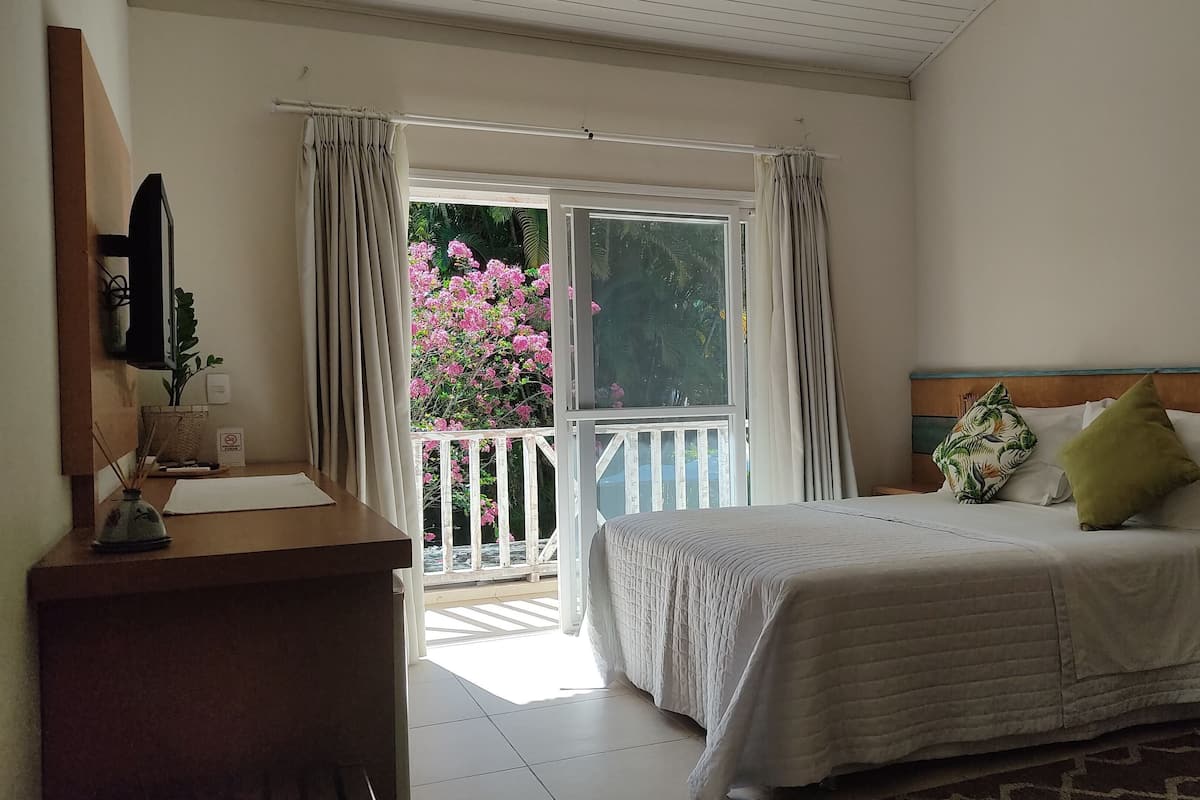 Quarto casal superluxo | Frigobar, cortinas blackout, Wi-Fi de cortesia, roupa de cama