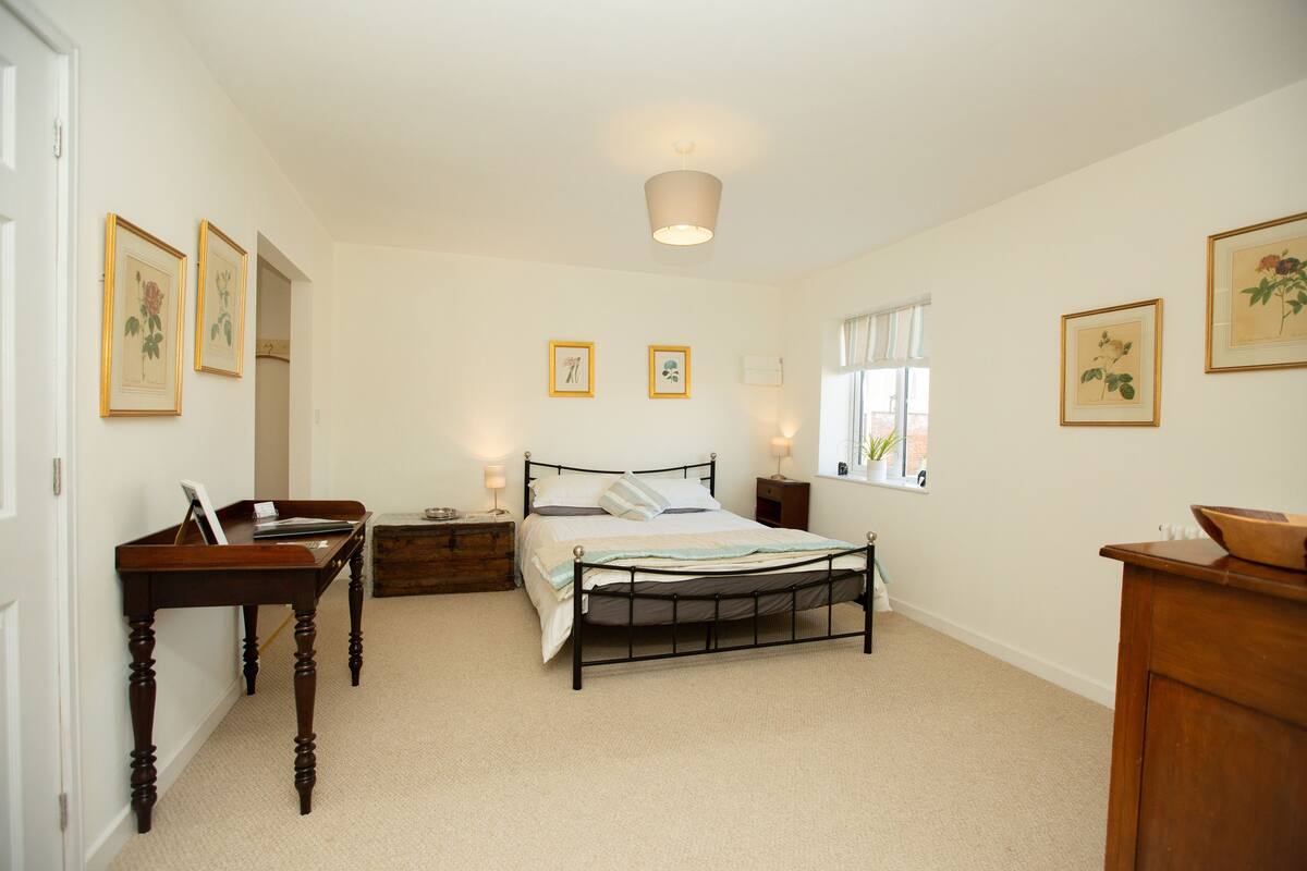 Deluxe Double Room, Ensuite | Bathroom shower