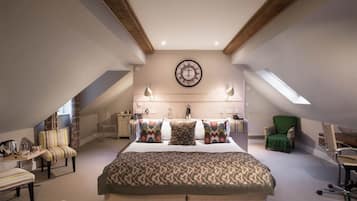 Double or Twin Room (The Summer Room) | Desk, iron/ironing board, bed sheets