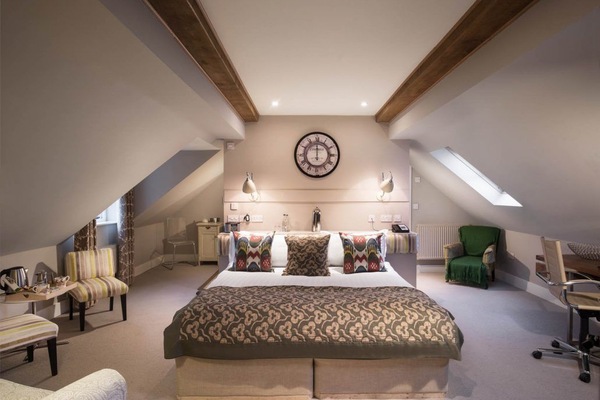 Double or Twin Room (The Summer Room) | Desk, iron/ironing board, bed sheets