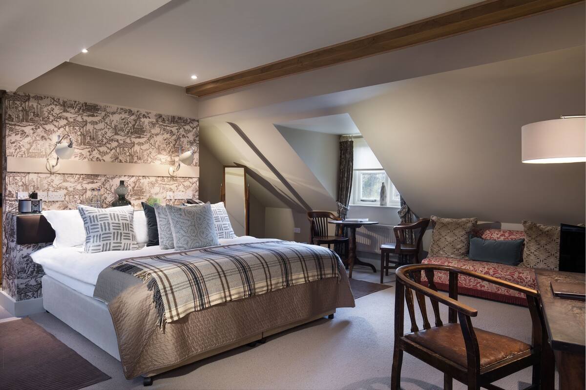 雙人或雙床房 (Cotswold Room) | 書桌、熨斗/熨衫板、床單