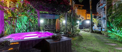 Bain à remous extérieur