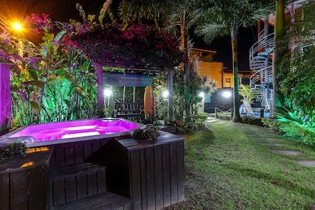 Bañera de hidromasaje exterior