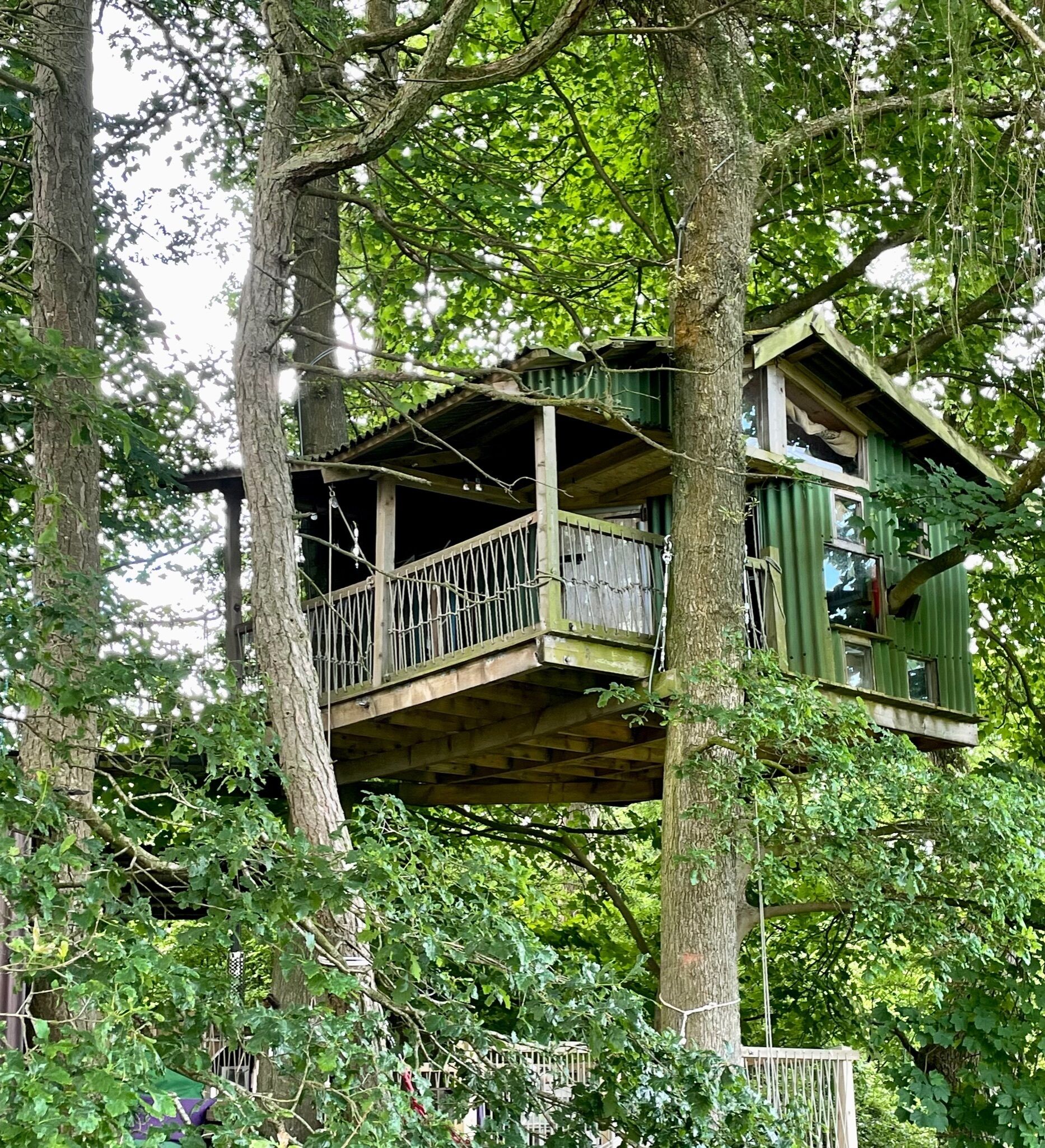 Casa na árvore exclusiva, vista para o pátio | Fachada