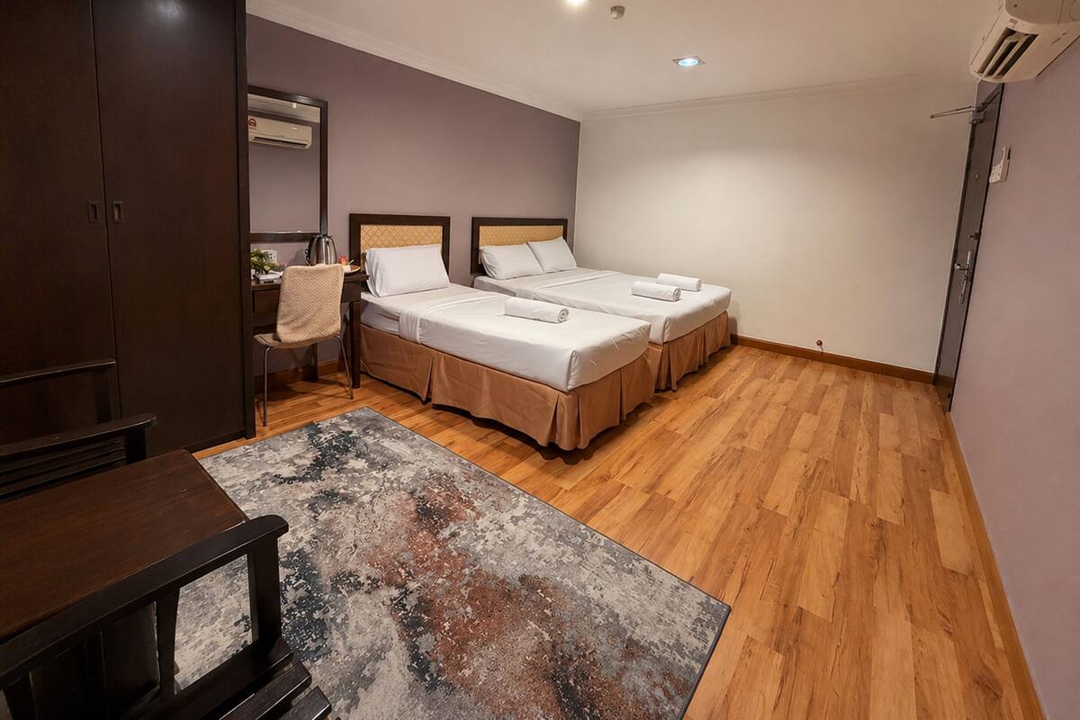 Deluxe Triple Room, Multiple Beds | Egyptian cotton sheets, premium bedding, down duvets, pillow-top beds
