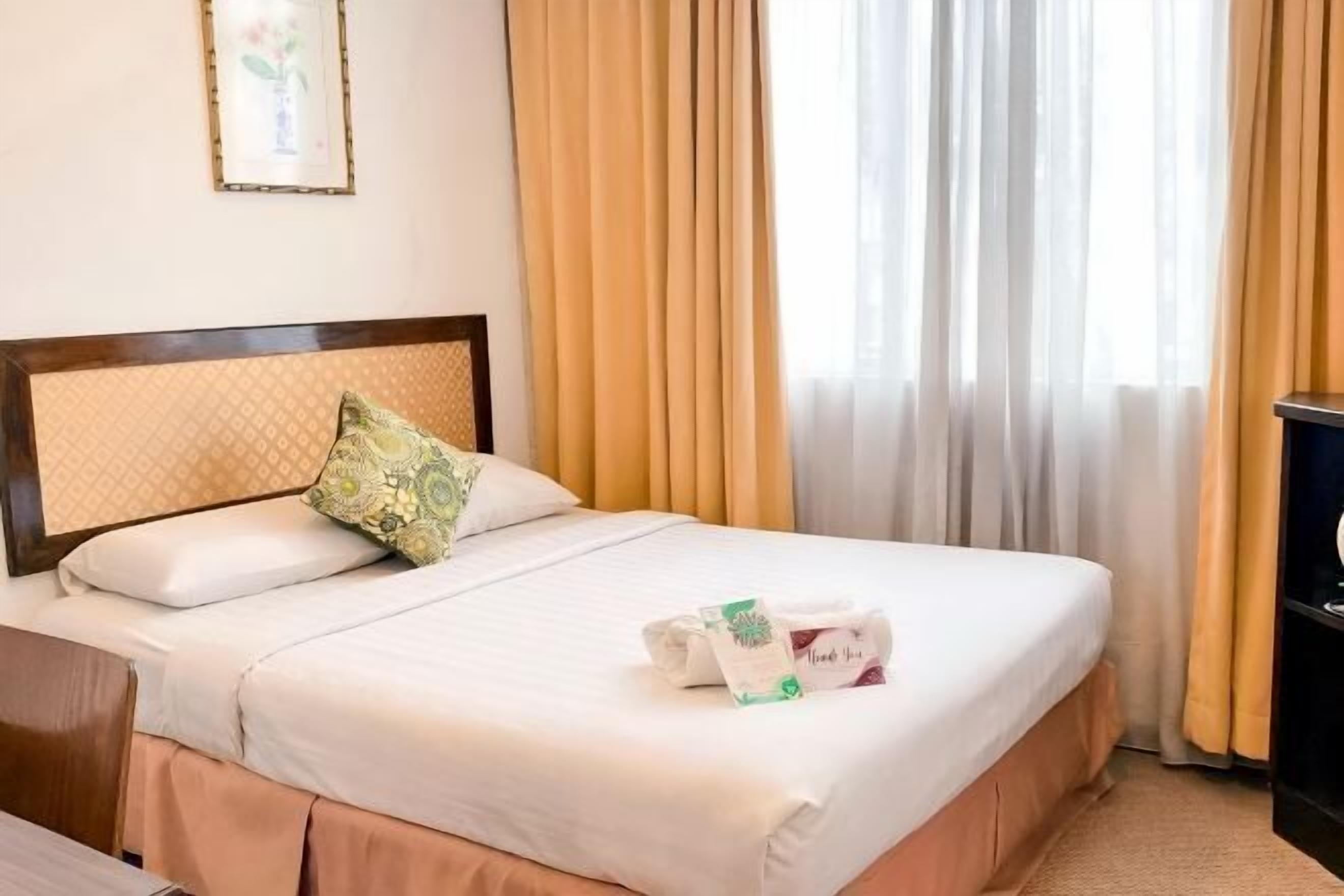 Egyptian cotton sheets, premium bedding, down duvets, pillow-top beds