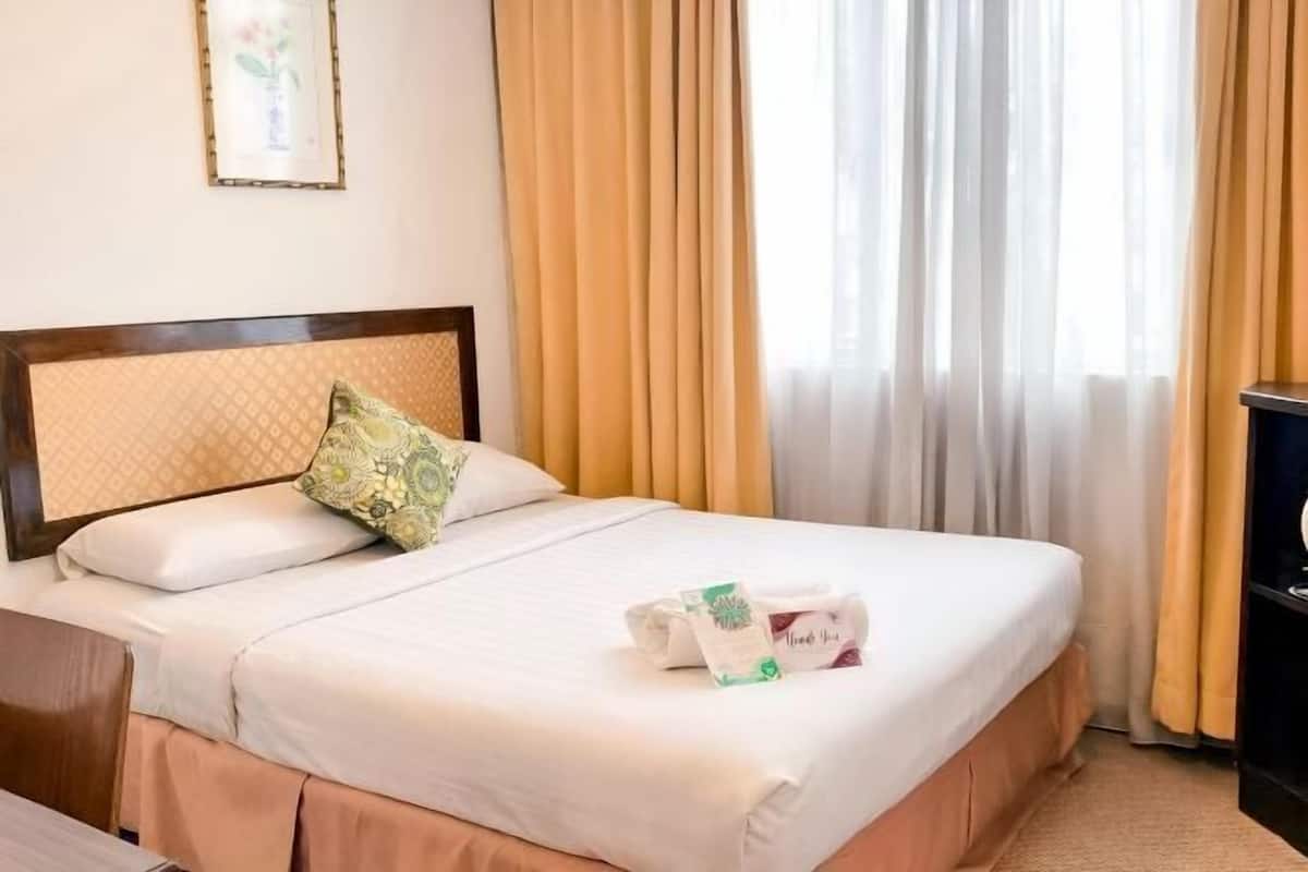 Egyptian cotton sheets, premium bedding, down duvets, pillow-top beds