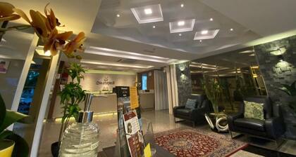 Queenspark Lovita Hotel