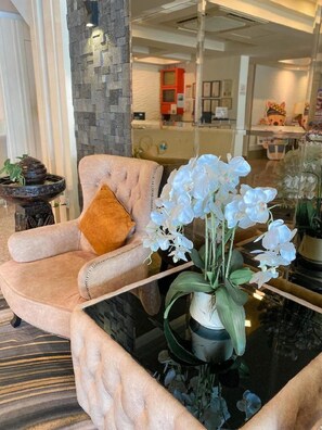 Lobby sitting area - Desa Queenspark Hotel (Malacca City)