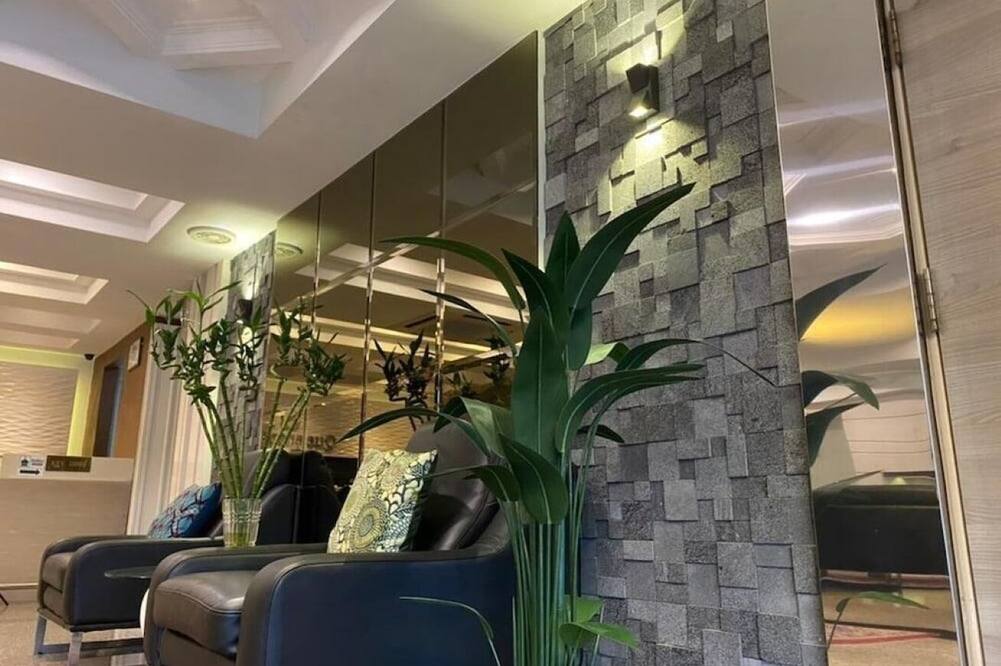 Desa Queenspark Hotel