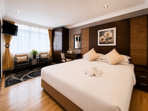 Chambre luxueuse double, 1 très grand lit | Draps en coton égyptien, literie de qualité, couette en duvet
