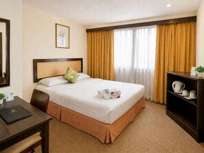 Deluxe Double Room, 1 Queen Bed | Egyptian cotton sheets, premium bedding, down duvets, pillow-top beds - Royal Queenspark Hotel (Malacca City)