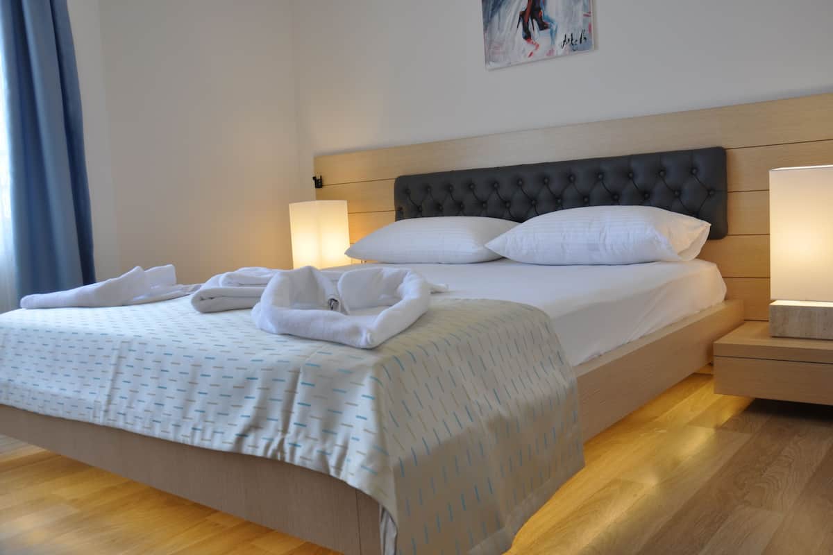 In-room safe, desk, iron/ironing board, free WiFi