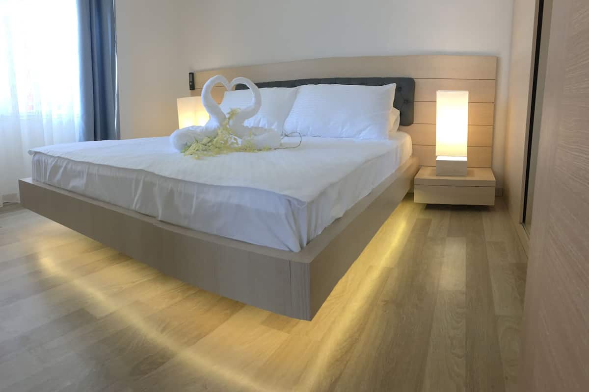 In-room safe, desk, iron/ironing board, free WiFi