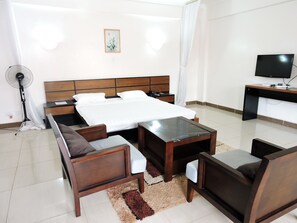 Premium bedding, pillow-top beds, in-room safe, desk - Sky Hotel Nairobi (Nairobi)