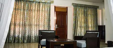 Family Room | Living area | Flat-screen TV