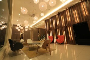 Lobby sitting area - Supreme Hotel (Malacca City)