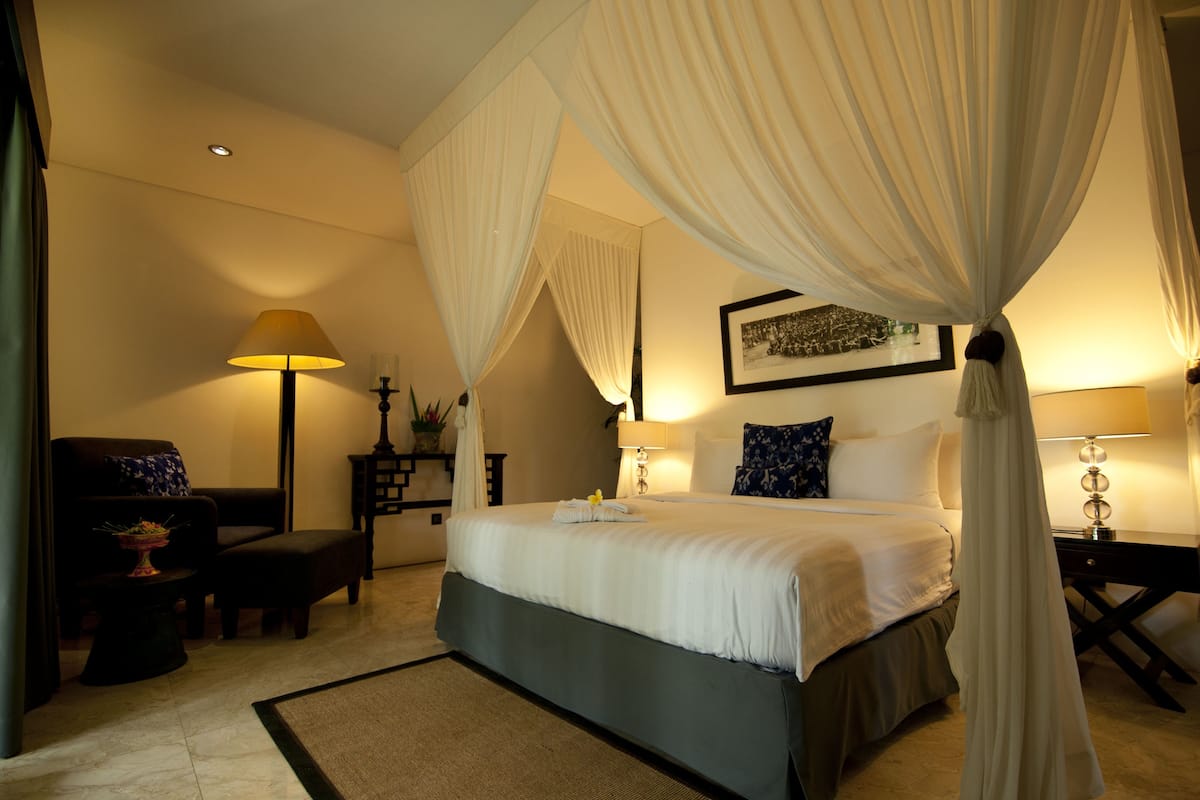 Minibar, in-room safe, desk, blackout curtains