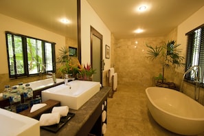 Bathroom - Villa DeWa (Pekutatan)