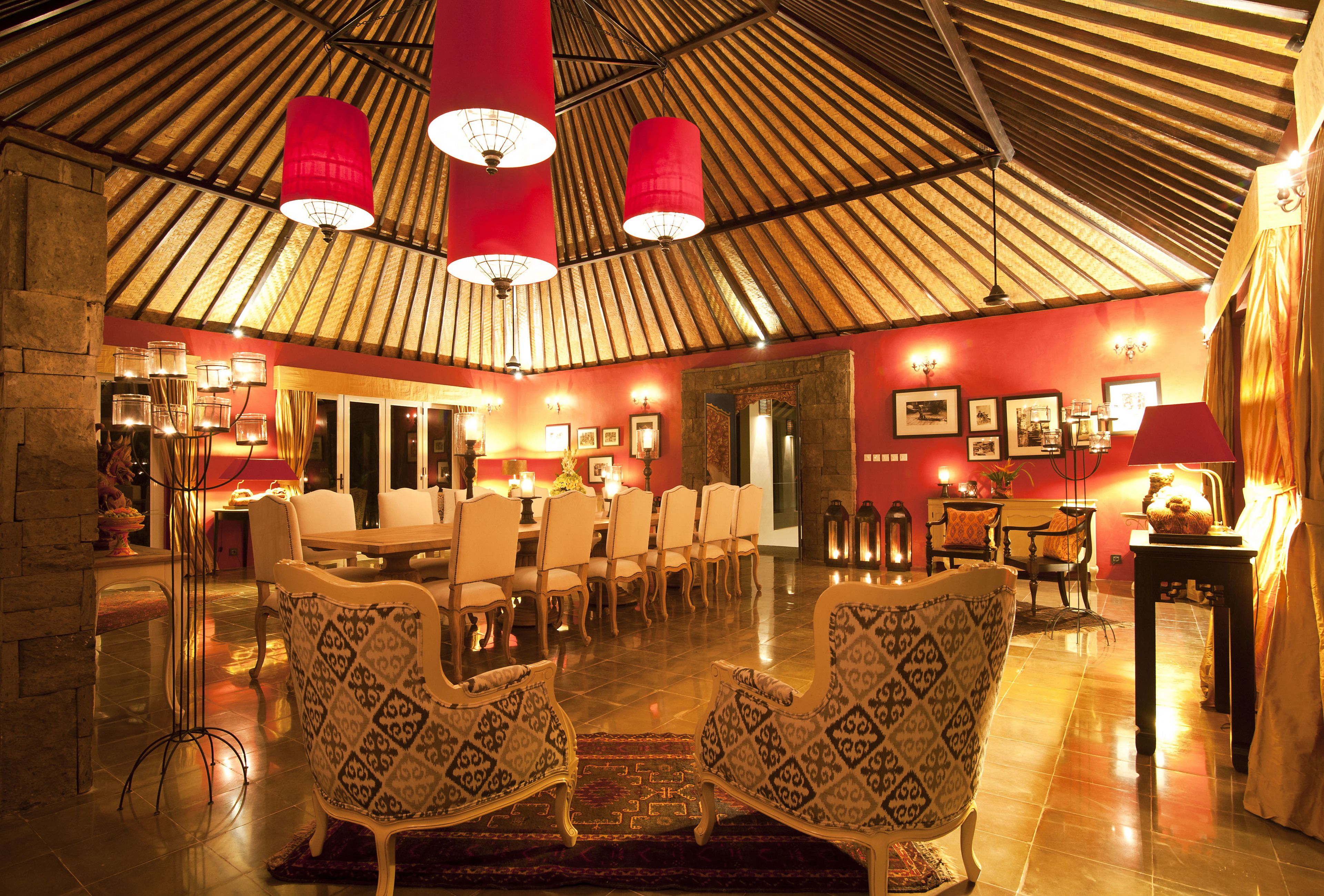 Breakfast, lunch, dinner served; local and international cuisine 