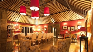 Breakfast, lunch and dinner served - Villa DeWa (Pekutatan)
