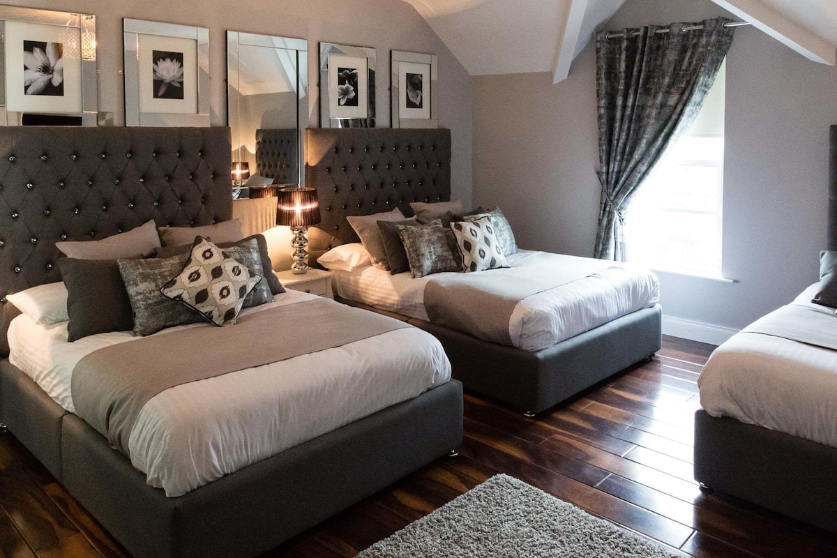 Familiekamer | 1 slaapkamer, luxe beddengoed, donzen dekbedden, individueel gedecoreerd